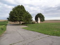 Parkoviště u pomníku bitvy na Moravském poli nedaleko obce Dürnkrut.
