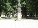 Mistr Jan Hus, socha v Terezíně.