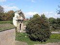 Leopoldova brána na Vyšehradě pohledem z hradeb.